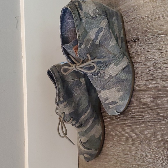 Toms Shoes - Toms wedged camouflage shoes
